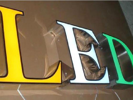 通城介绍LED招牌的基础知识。